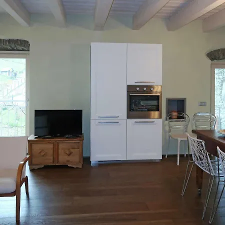 Locazione Turistica Casa Rustico بيت للعطل *